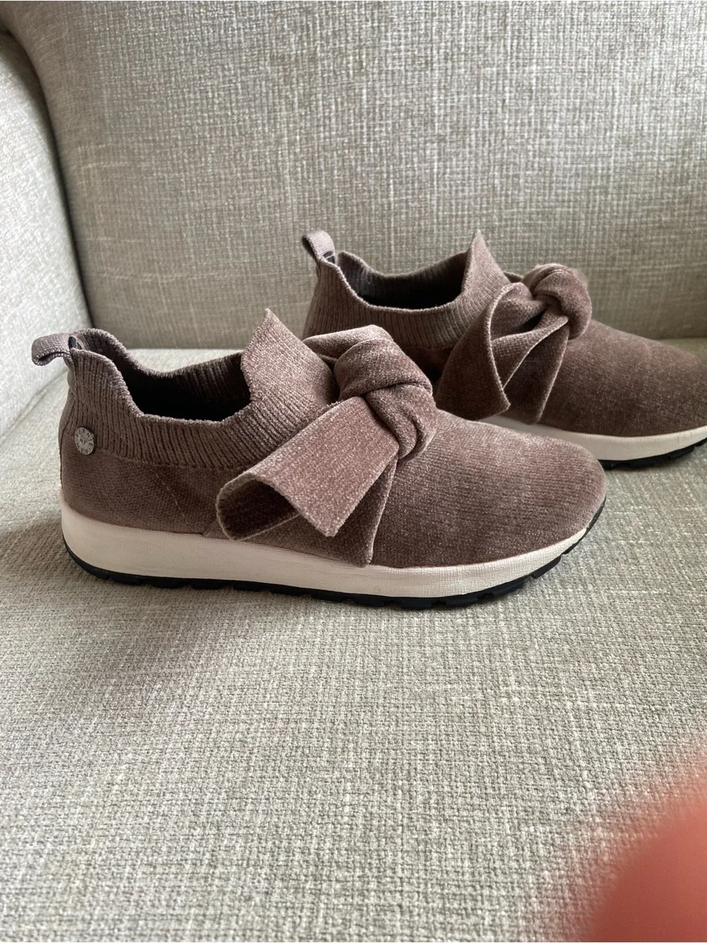 Bernie Mev Tara Serenity Sneakers Size 7 Size 38 Taupe Brown Bow